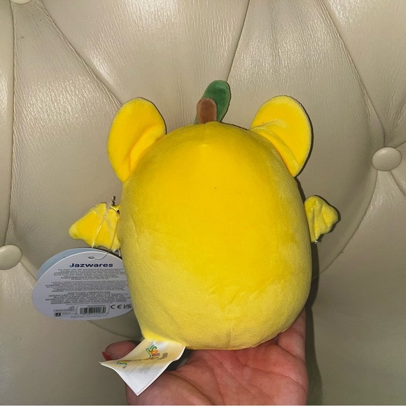 YALITZA🍋🦇 Yellow Lemon Citrus Fruit Bat Original Mystery Squad Squishmellow - Picture 2 of 6